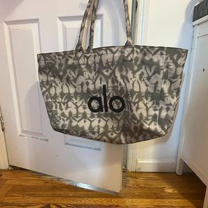 alo gym bag, brand new never used.